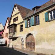 Maison vigneronne à oriel et ...