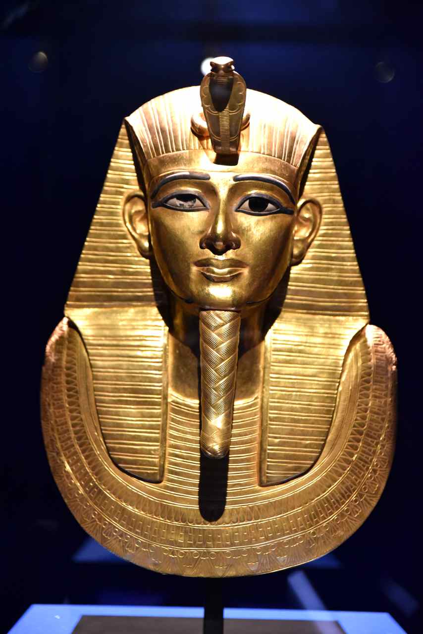 Masque funéraire du pharaon Psousennès Ier