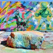 Même les pierres servent de support aux artistes