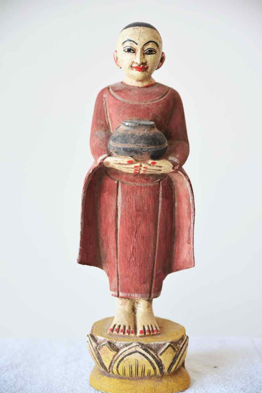 Moine tibétain. Dhunana geste de l'équilibre intérieur