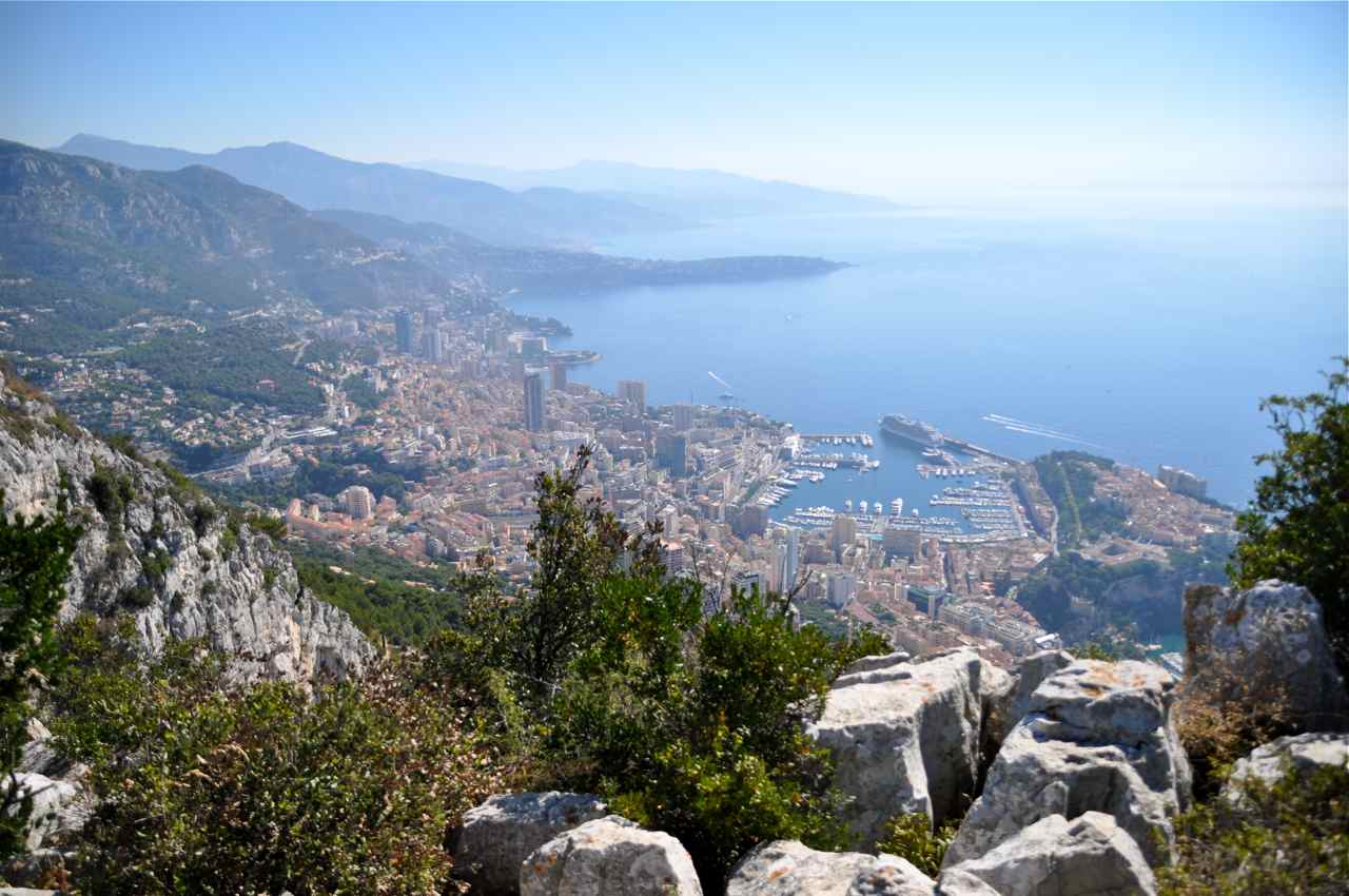 Monaco, Roquebrune Cap-Martin et au fond l'Italie