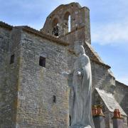 Notre Dame de Genoouillé et le clocher-mur à deux baies ...