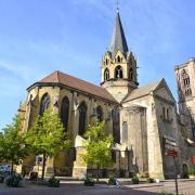 Notre Dame de l'Assomption, on aperçoit la tour nord inachevée