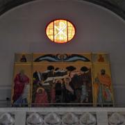 Oculus et tableau de la tribune au dessus de l'entrée de l'église