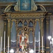 Orgue de 1666 restaure du choeur derriere l archange st michel foulant le demon