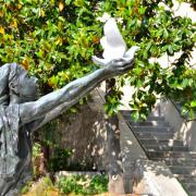 .... où gisait Sainte-Dévote (Sculpture de Cyril de la Patelière)