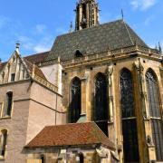 Le côté sud de la collégiale