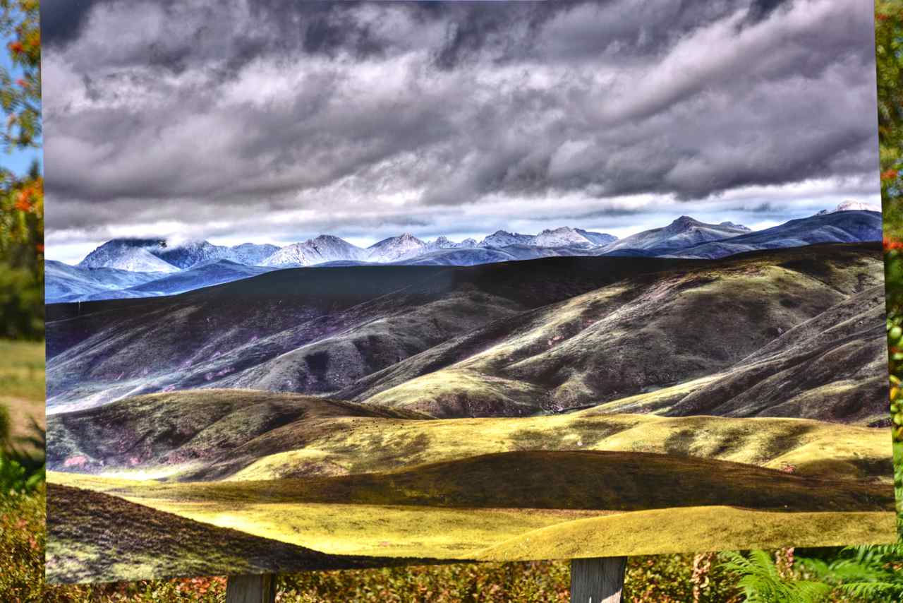 Paysage du Tibet oriental à 4200 m d'altitude