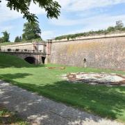 Pont d'accès à la porte de Strasbourg sérieusement endommagée..