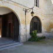 Porche d'entrée de la cour Martineau, mécène de la ville de Saintes