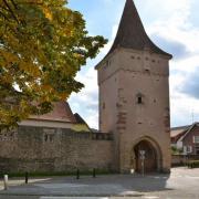 Porte du Lion ou Loewetor. Des fen^tres ont été percées dans les remparts