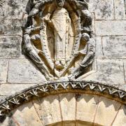Relief de saint Martin au-dessus de l'arcade aveugle droite
