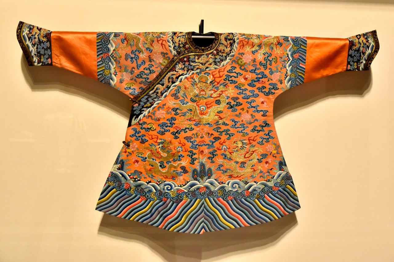 Robe de cérémonie mangpao d'enfant tissée en kesi-Soie