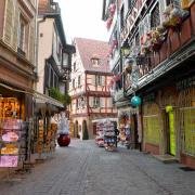 Rue des Marchands, au fond le Fer Rouge