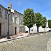 Rue des petites Allées. Les rues de la ville furent pavées à partir de 1684