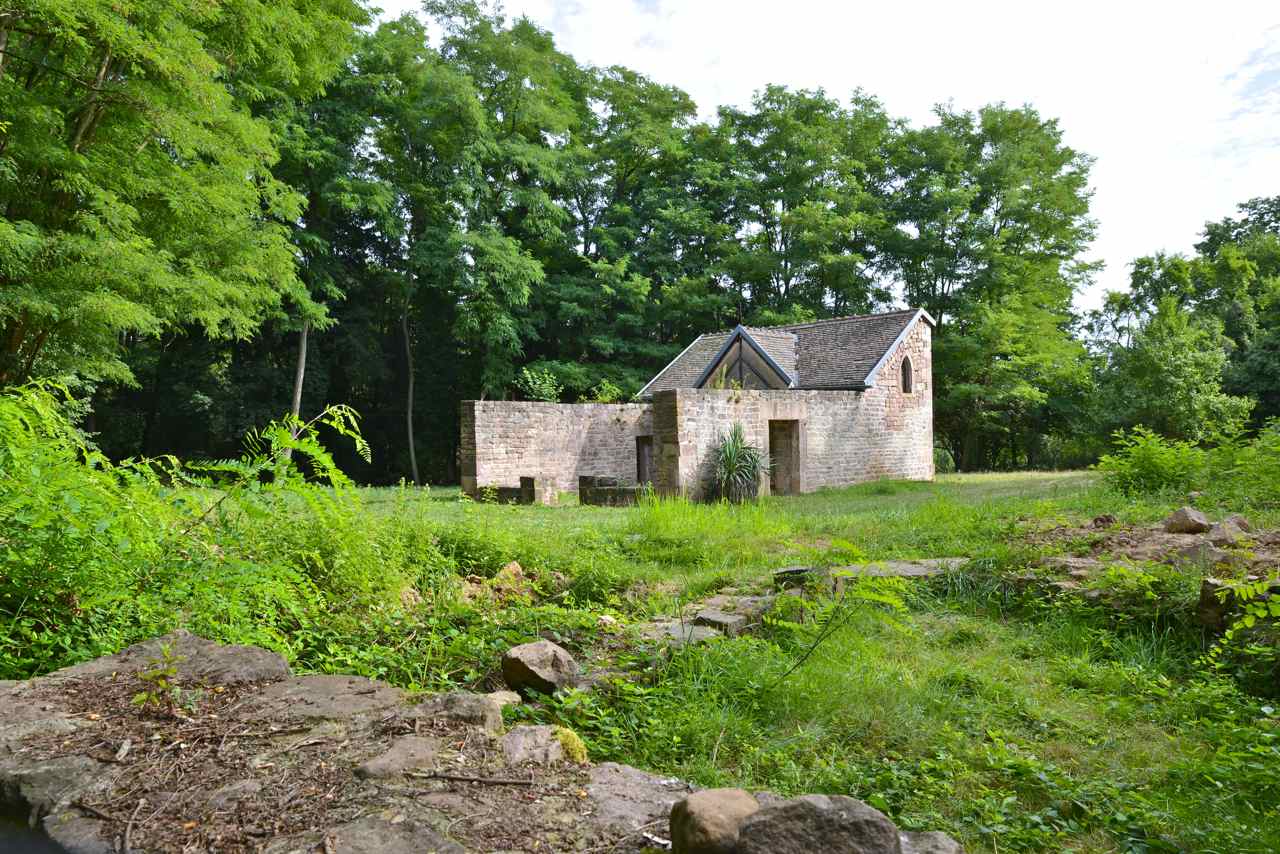Ruines de la chapelle St Léonard du XII°s autrefois..