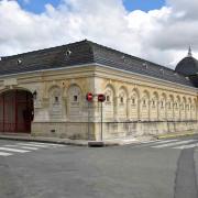 Salle Aliénor-d'Aquitaine, ancien marché couvert construit en 1805...