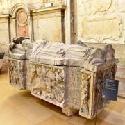 Sarcophage de D.Nuno Alvarès Pereira, fondateur de l'église et du couvent des Carmes