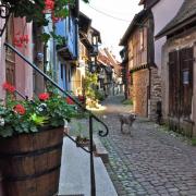 Saxo, le touriste dans une ruelle pittoresque