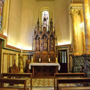 Splendide autel en bois sculpté