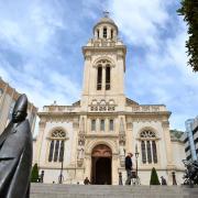 St Charles de Borromée nous accueille au pied de l'esacalier