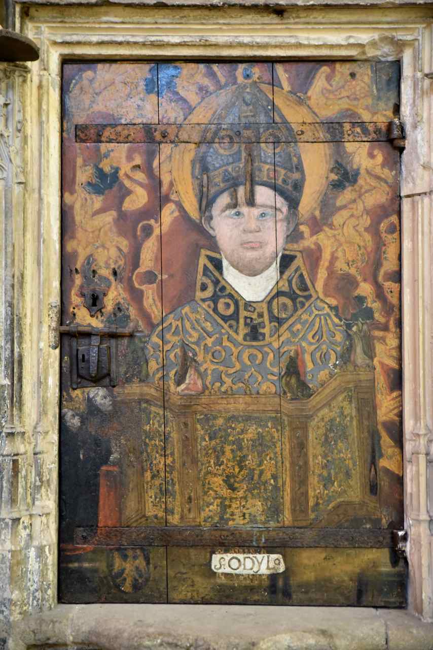 ...St Odilon, 5° abbé de Cluny. Les restes des deux abbès reposent dans la prieurale