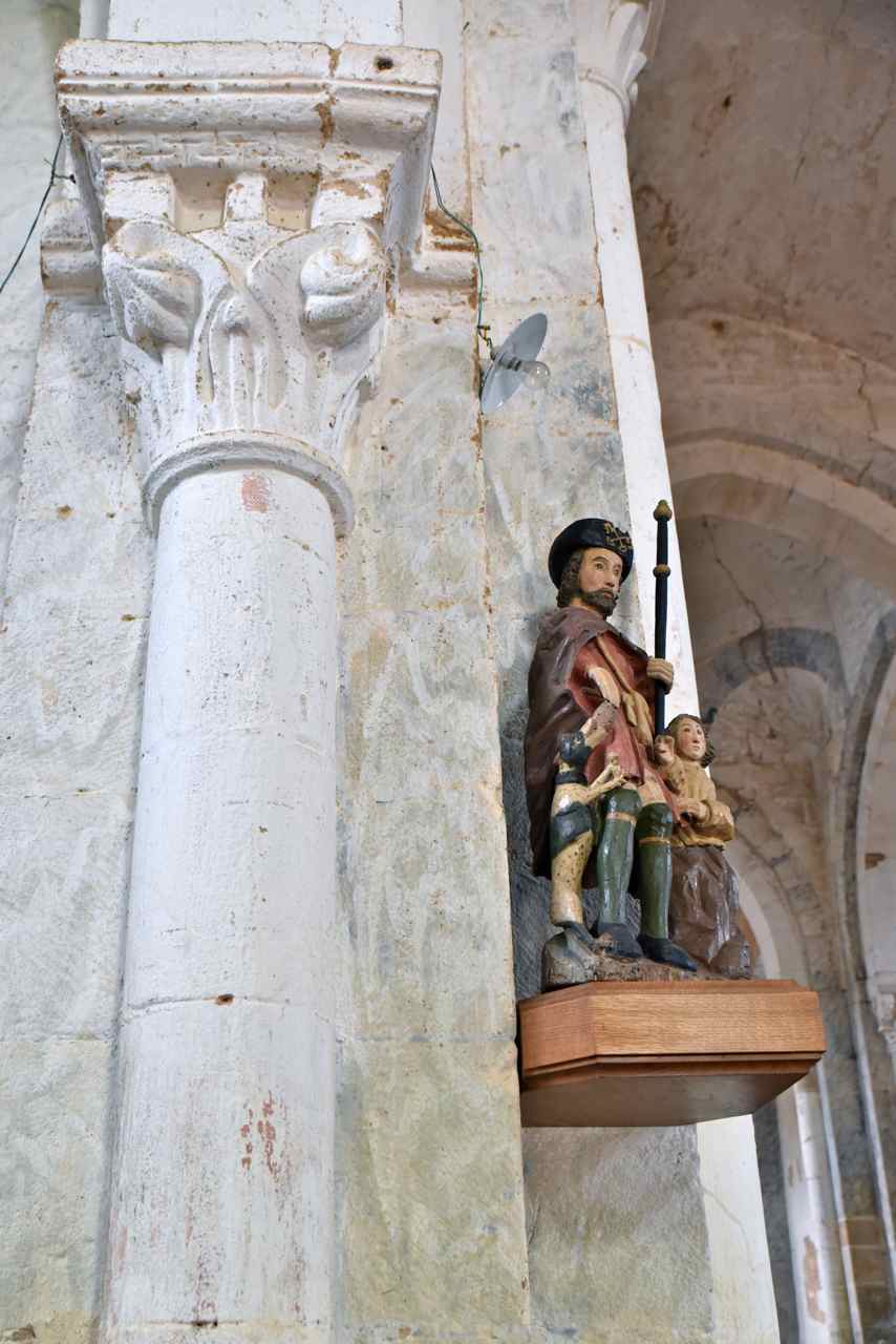 St Roch, nourri par son chien, sculpture en bois polychrome du XVI° siècle