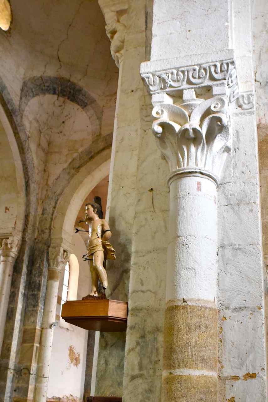  St Sébastien criblé de flèches. Statue en bois polychromedu XVI° siècle  