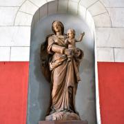 Statue de la Vierge porte l'enfant Jésus date de 1716