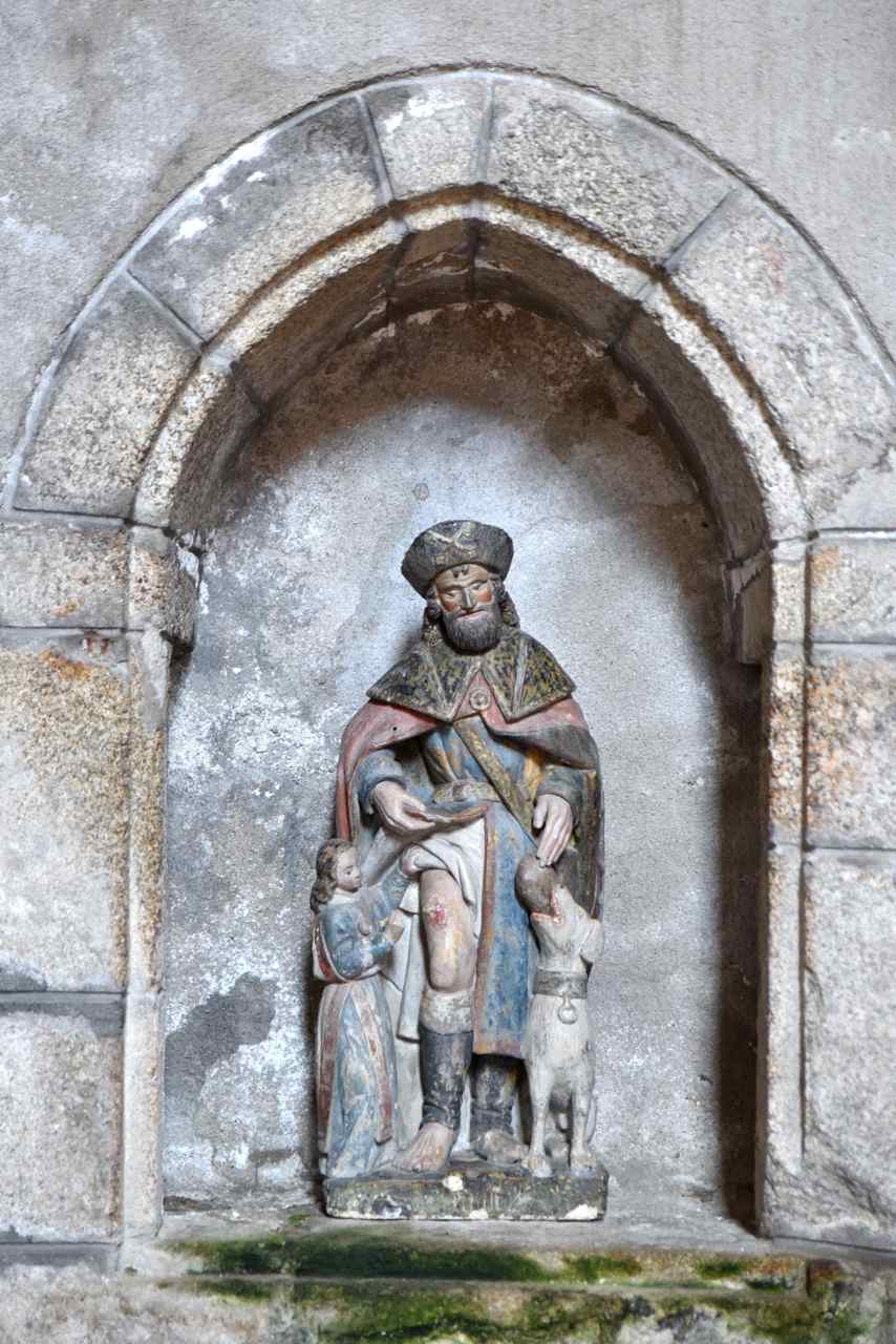 Statue de St Roch nourri par un chien. Pierre polychrome du XVI° siècle