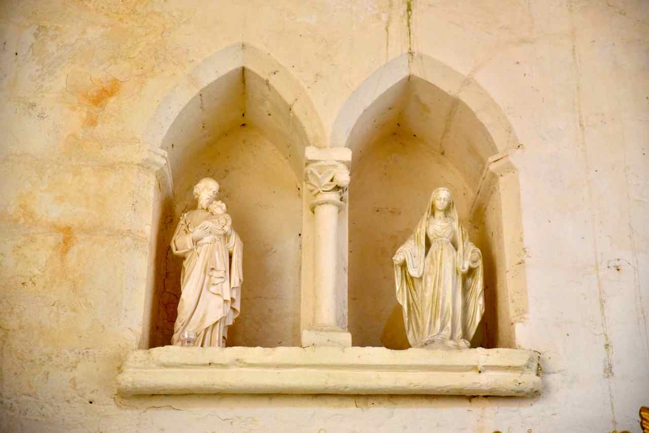 Statues de Joseph tenant l'Enfant et la Vierge Marie de la chapelle nord..