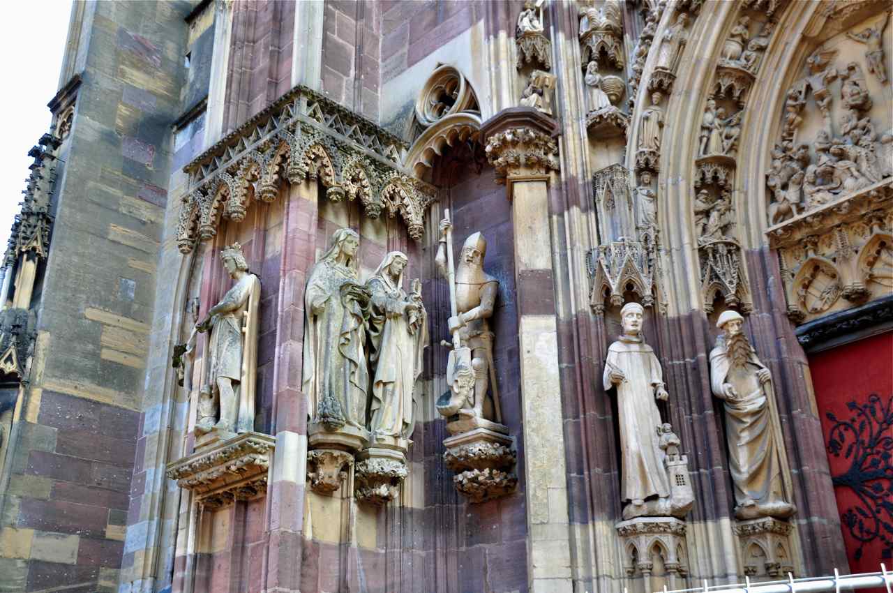 Statues de saintes, de St Georges, de St Léonard et de St Amarin