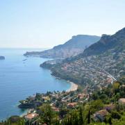 Superbe vue depuis l'olivier millénaire, au fond on aperçoit Monaco