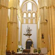 Transept nord, très saillant, et ...