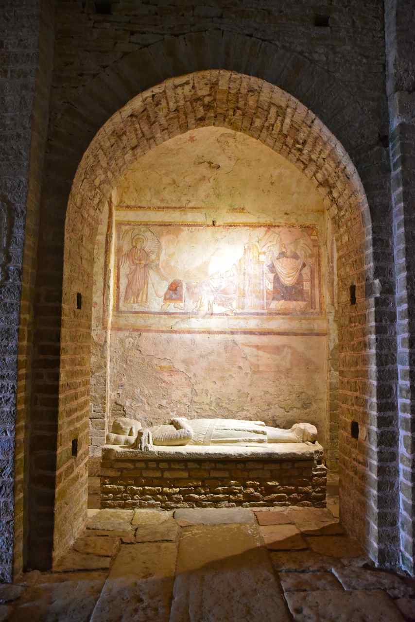 Travée du bas côté nord où repose le gisant de Joceran de Brancion...
