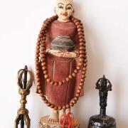 Trois objets indispensables du bouddhiste le Vajra,  la cloche et le Mala (rosaire)