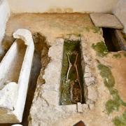 ...un sarcophage du VII°-VIII° et une tombe maçonnée contenant un squelette