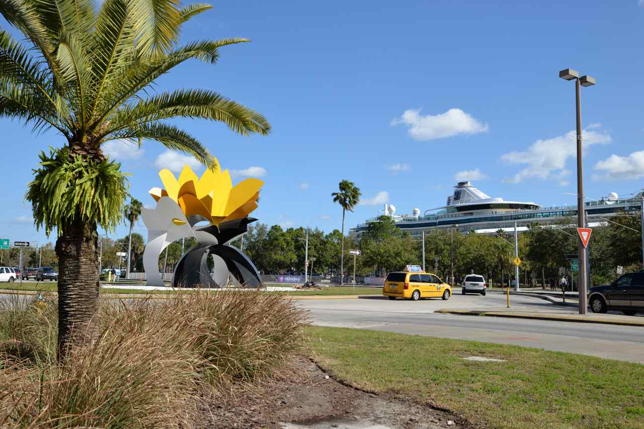 Une belle sculpture florale nous accueille à Tampa