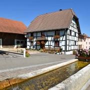 Une fontaine, ancien abreuvoir pour le bétail