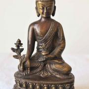 Vitakarta la main vers le bas indique l'intégration de la sagesse et de la spiritualité