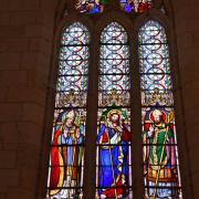 Vitrail axial du choeur  : Saint Martin, Jésus et saint Hilaire