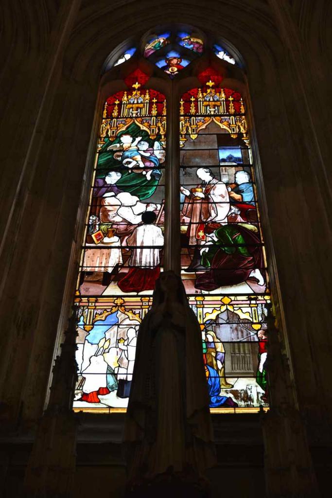 Vitrail de l chapelle rayonnante Notre-Dame-de-Lourdes -2