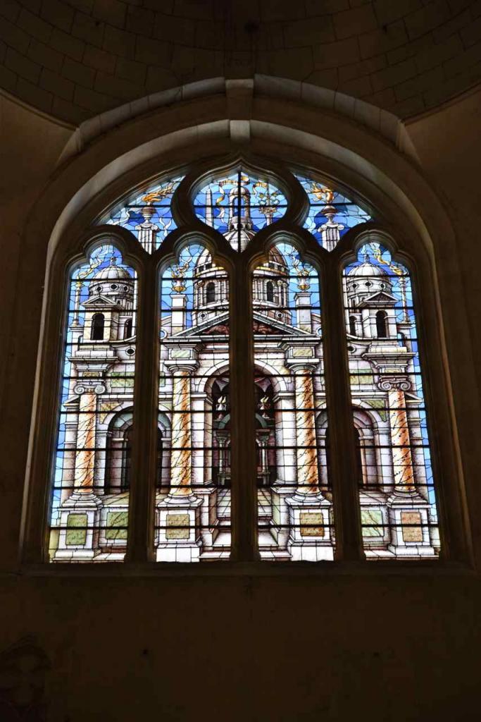 Vitrail du transept nord offert par la ville de Xanten jumelée avec Saintes