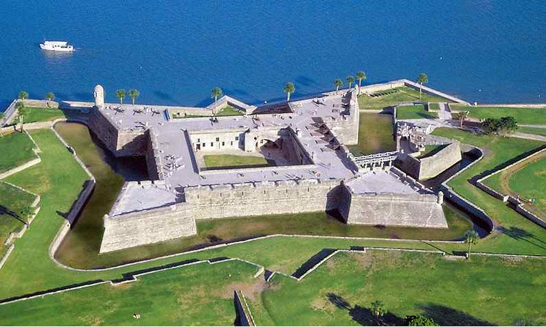 Vue aérienne du fort St Marcos (Augustin.com)