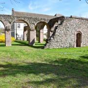 Vue côté Est des vestiges du cloître