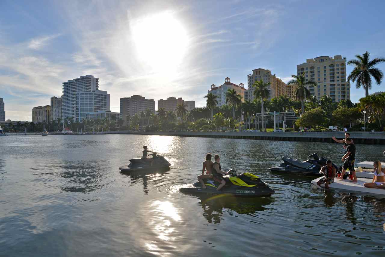 Palm Beach Waterfront, les flyboarders se préparent
